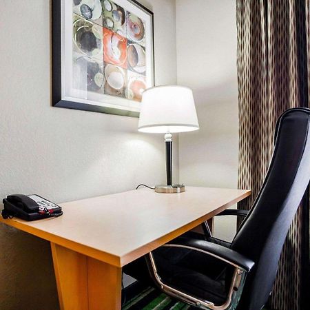 Comfort Inn Kansas City / Airport Exteriér fotografie