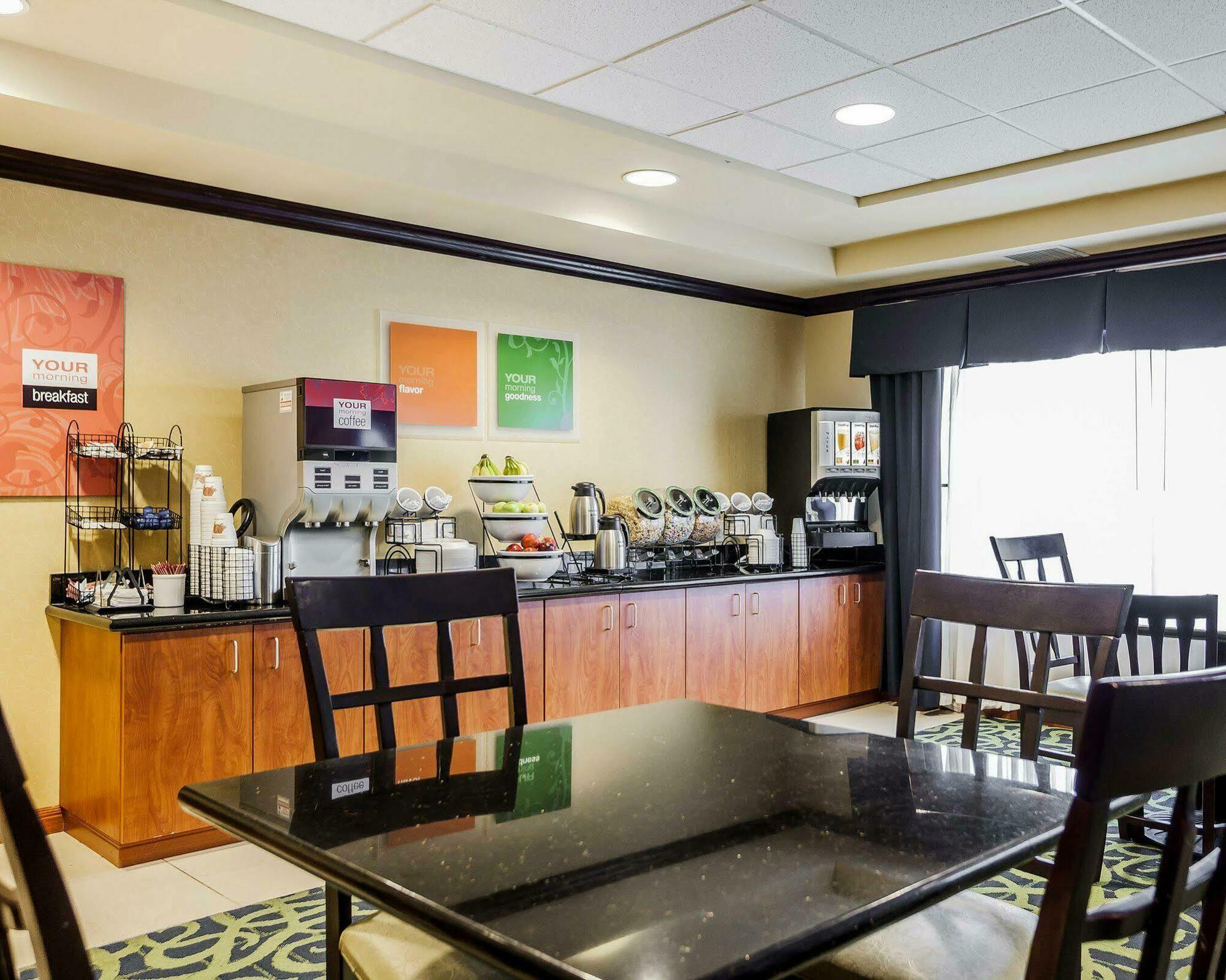 Comfort Inn Kansas City / Airport Exteriér fotografie